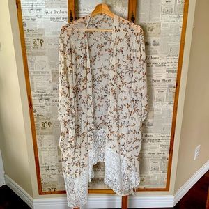 PLUS Floral Shawl/ Kimono